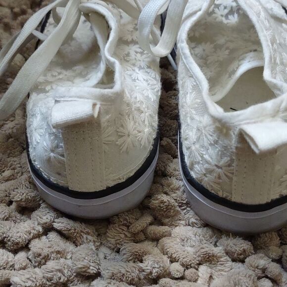 New‎ Twisted Women's Size 10 Ivory Lace Daisy Mesh Sneaker - Picture 4 of 13